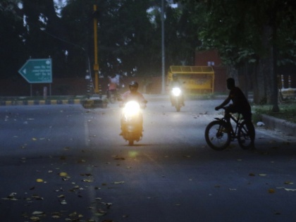 Showers bring relief from scorching heat in Delhi-NCR, IMD advises people to stay indoors | Showers bring relief from scorching heat in Delhi-NCR, IMD advises people to stay indoors
