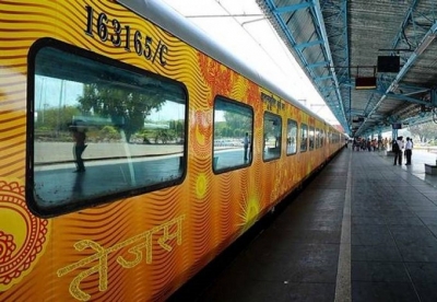 Tejas Express stopped in its tracks due to low occupancy | Tejas Express stopped in its tracks due to low occupancy