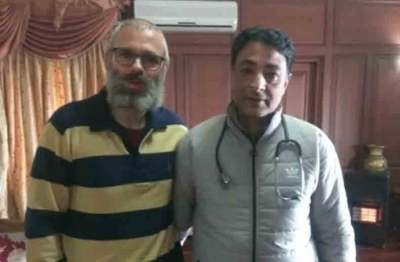 Another photo of Omar Abdullah surfaces | Another photo of Omar Abdullah surfaces