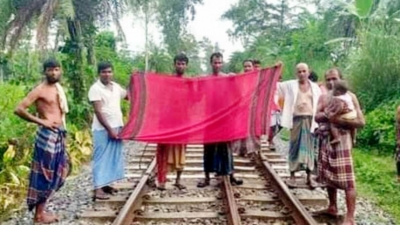 Bangladeshi youth waves flag to stop train, saves 300 lives | Bangladeshi youth waves flag to stop train, saves 300 lives