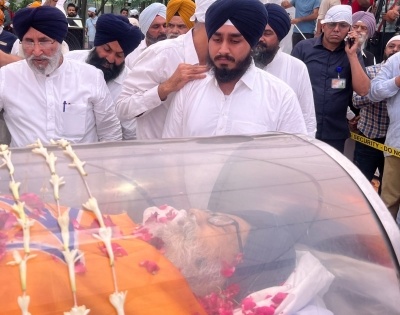Mourners line roads as Badal's coffin makes final journey; cremation on Thursday | Mourners line roads as Badal's coffin makes final journey; cremation on Thursday