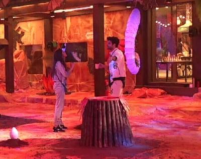 'Bigg Boss 15': Karan Kundrra, Tejasswi Prakash distance themselves from each other | 'Bigg Boss 15': Karan Kundrra, Tejasswi Prakash distance themselves from each other 'Bigg Boss 15': Karan Kundrra, Tejasswi Prakash distance themselves from each other | 'Bigg Boss 15': Karan Kundrra, Tejasswi Prakash distance themselves from each other