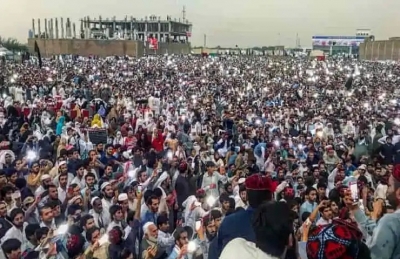 Police use force against student protesters in Quetta | Police use force against student protesters in Quetta