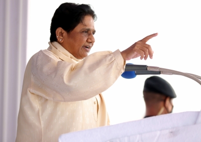 Mayawati sounds poll bugle, trains guns on BJP | Mayawati sounds poll bugle, trains guns on BJP