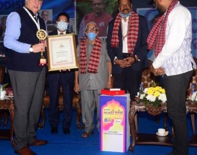 Divya Dutta, Gopal Gandhi receive Kalinga Literary Awards 2021 | Divya Dutta, Gopal Gandhi receive Kalinga Literary Awards 2021