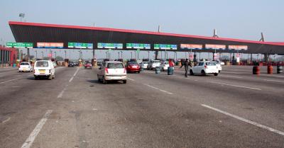 Marshals at toll gates to ensure smooth roll-out of FasTag lanes | Marshals at toll gates to ensure smooth roll-out of FasTag lanes
