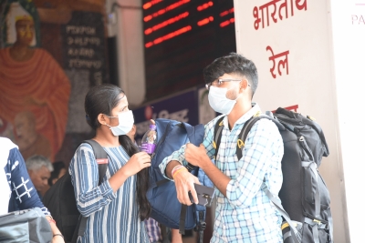 COVID-19: Masks being made at home in Mustafabad, Khajuri | COVID-19: Masks being made at home in Mustafabad, Khajuri