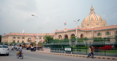 UP Assembly session ends abruptly, SP MLAs protest in masks | UP Assembly session ends abruptly, SP MLAs protest in masks UP Assembly session ends abruptly, SP MLAs protest in masks | UP Assembly session ends abruptly, SP MLAs protest in masks