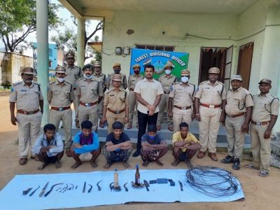 Five tribals held in Telangana for killing tiger | Five tribals held in Telangana for killing tiger Five tribals held in Telangana for killing tiger | Five tribals held in Telangana for killing tiger