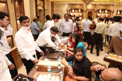 After pandemic blues, jewellers are all </p><p>smiles again | After pandemic blues, jewellers are all </p><p>smiles again