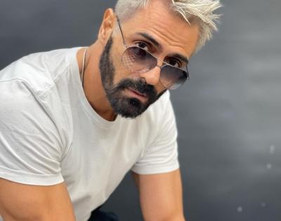 Arjun Rampal flaunts platinum blonde hair | Arjun Rampal flaunts platinum blonde hair