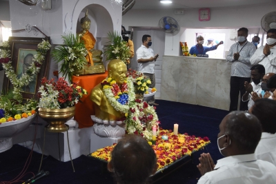 Maha leaders pay tributes to Ambedkar on 64th death anniversary | Maha leaders pay tributes to Ambedkar on 64th death anniversary