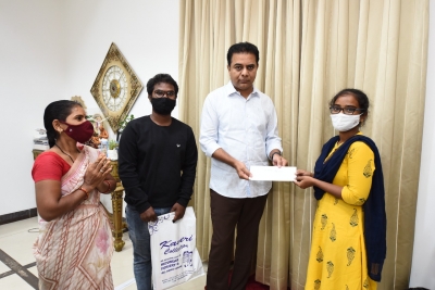 KTR lends helping hand to tribal girl struggling to pursue MBBS | KTR lends helping hand to tribal girl struggling to pursue MBBS