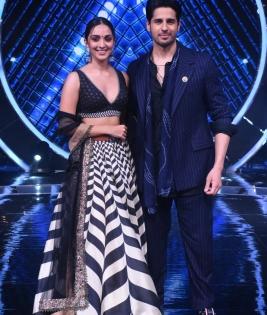 Sidharth, Kiara cheer 'Indian Idol 12' finalists in I-Day Special | Sidharth, Kiara cheer 'Indian Idol 12' finalists in I-Day Special