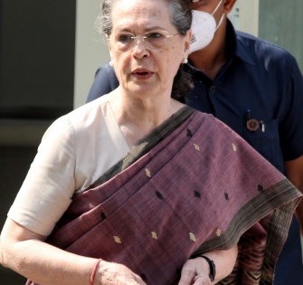 Sonia to attend President address as Congress leaders stuck in Srinagar | Sonia to attend President address as Congress leaders stuck in Srinagar