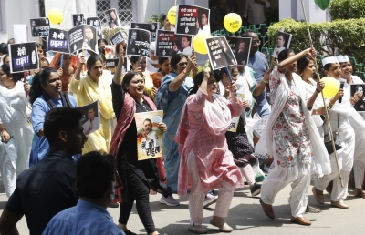 Cong workers protesting outside ED office detained by Delhi Police | Cong workers protesting outside ED office detained by Delhi Police