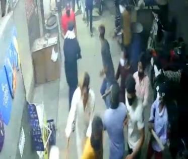 Two groups clash in Delhi, 20 detained | Two groups clash in Delhi, 20 detained