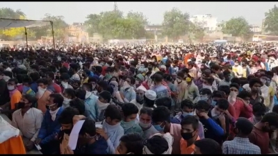 Chaos in Ghaziabad amid crowds of migrant workers heading home | Chaos in Ghaziabad amid crowds of migrant workers heading home