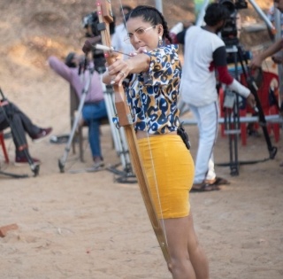 Sunny Leone takes aim for the heart in new post | Sunny Leone takes aim for the heart in new post