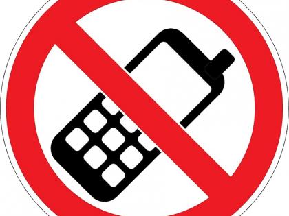 Delhi govt bans mobile phones in classrooms | Delhi govt bans mobile phones in classrooms Delhi govt bans mobile phones in classrooms | Delhi govt bans mobile phones in classrooms