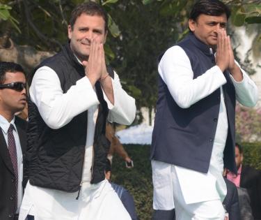 In a first, Akhilesh supports Rahul | In a first, Akhilesh supports Rahul