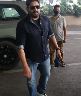 SEBI bars actor Arshad Warsi, wife and 57 others from markets for up to 5 years | SEBI bars actor Arshad Warsi, wife and 57 others from markets for up to 5 years SEBI bars actor Arshad Warsi, wife and 57 others from markets for up to 5 years | SEBI bars actor Arshad Warsi, wife and 57 others from markets for up to 5 years