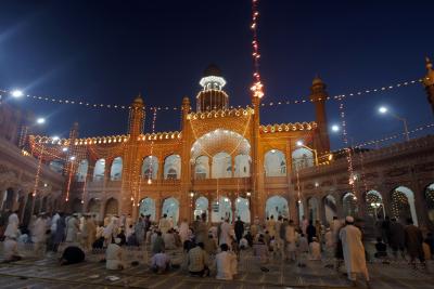 Peshawar mosque opens doors to women after 23 yrs | Peshawar mosque opens doors to women after 23 yrs