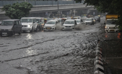 Heavy rain paralyzes Delhi traffic | Heavy rain paralyzes Delhi traffic