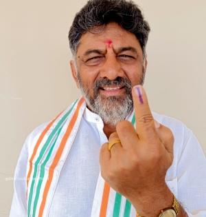 Congress poised to gain in Central Karnataka, likely to win 18-22 seats | Congress poised to gain in Central Karnataka, likely to win 18-22 seats Congress poised to gain in Central Karnataka, likely to win 18-22 seats | Congress poised to gain in Central Karnataka, likely to win 18-22 seats