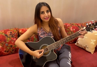 Lockdown diaries: Sanjjanaa Galrani learns guitar | Lockdown diaries: Sanjjanaa Galrani learns guitar