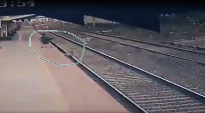 Andhra cops save man's life on railway track in nick of time | Andhra cops save man's life on railway track in nick of time