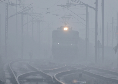 Cold and dense fog hits road, rail & air traffic movement | Cold and dense fog hits road, rail & air traffic movement