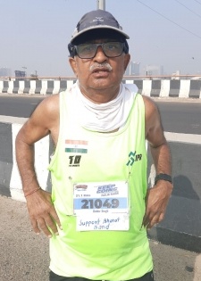64-year-old marathoner voices support for farmers by running | 64-year-old marathoner voices support for farmers by running