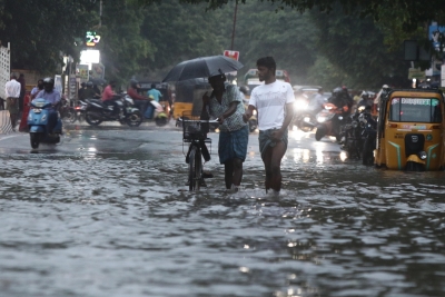 Chennai goes under water, red alert issued for several TN dists | Chennai goes under water, red alert issued for several TN dists