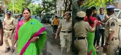 After Sharmila, her mother Vijayamma too slaps cop | After Sharmila, her mother Vijayamma too slaps cop