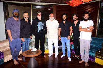 Big B poses with south Indian cinematic heavyweights in viral pic | Big B poses with south Indian cinematic heavyweights in viral pic