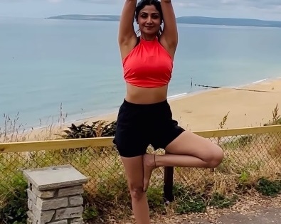 Yoga helps Shilpa Shetty stay calm focused, weight training does the trick for strength | Yoga helps Shilpa Shetty stay calm focused, weight training does the trick for strength