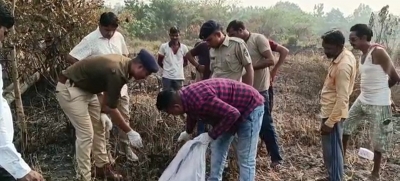 Half-burnt body found in abandoned place in South Gujarat | Half-burnt body found in abandoned place in South Gujarat