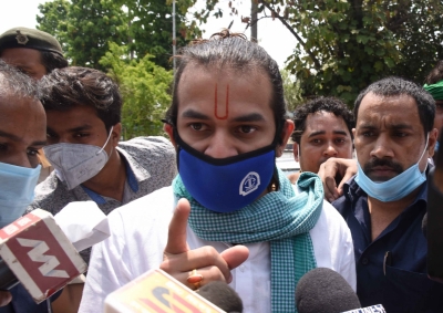 Have no dispute with Raghuvansh 'uncle', says Tej Pratap | Have no dispute with Raghuvansh 'uncle', says Tej Pratap