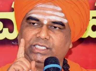 Lingayat seer dares K'taka CM to remove non-Hindu religious centre | Lingayat seer dares K'taka CM to remove non-Hindu religious centre