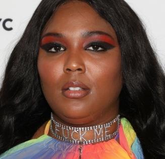 Harry Styles sends Lizzo flowers after she knocks him off Billboard Hot 100 | Harry Styles sends Lizzo flowers after she knocks him off Billboard Hot 100
