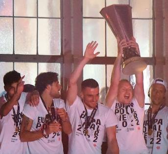 Frankfurt prepare for Champions League amid Europa triumph carnival | Frankfurt prepare for Champions League amid Europa triumph carnival