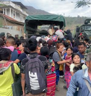 Tension in several Manipur districts, curfew relaxed for 3 hrs in Churachandpur | Tension in several Manipur districts, curfew relaxed for 3 hrs in Churachandpur