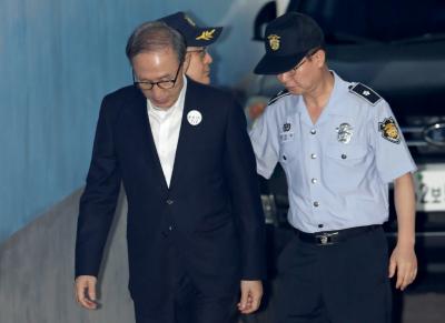 Ex S Korean Prez Lee Myung-bak sentenced to 17 years in jail | Ex S Korean Prez Lee Myung-bak sentenced to 17 years in jail