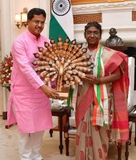 Tripura, Nagaland, Meghalaya CMs meet Prez, Union Ministers in Delhi | Tripura, Nagaland, Meghalaya CMs meet Prez, Union Ministers in Delhi