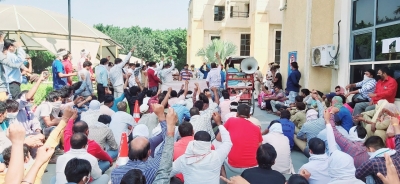 Sacked municipal employees protest in Gurugram | Sacked municipal employees protest in Gurugram Sacked municipal employees protest in Gurugram | Sacked municipal employees protest in Gurugram