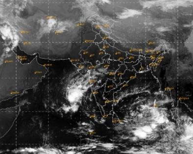 Unseasonal rain in parts of Guj due to low depression: Met | Unseasonal rain in parts of Guj due to low depression: Met