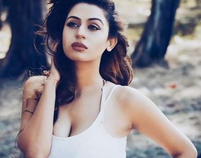 'Chaiyya Chaiyya' singer's daughter Kenisha trolled by Raftaar fans | 'Chaiyya Chaiyya' singer's daughter Kenisha trolled by Raftaar fans 'Chaiyya Chaiyya' singer's daughter Kenisha trolled by Raftaar fans | 'Chaiyya Chaiyya' singer's daughter Kenisha trolled by Raftaar fans