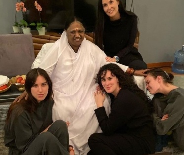Demi Moore, daughters pose with spiritual figure Mata Amritanandamayi | Demi Moore, daughters pose with spiritual figure Mata Amritanandamayi