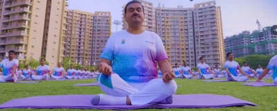 Gautam Adani and Dr Priti Adani inspire a thousand Adanians to practice Yoga | Gautam Adani and Dr Priti Adani inspire a thousand Adanians to practice Yoga